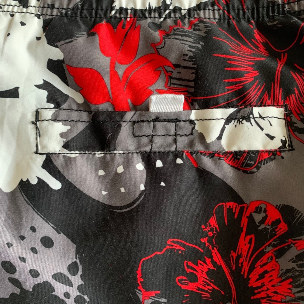 OP Size L Board Shorts Black Red White Hibiscus Floral Mesh Lined Cargo Trunks - Picture 6 of 8
